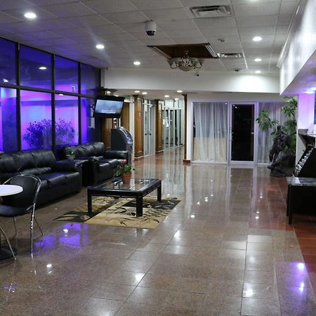 Sky Hotel At Tulsa Airport מראה חיצוני תמונה