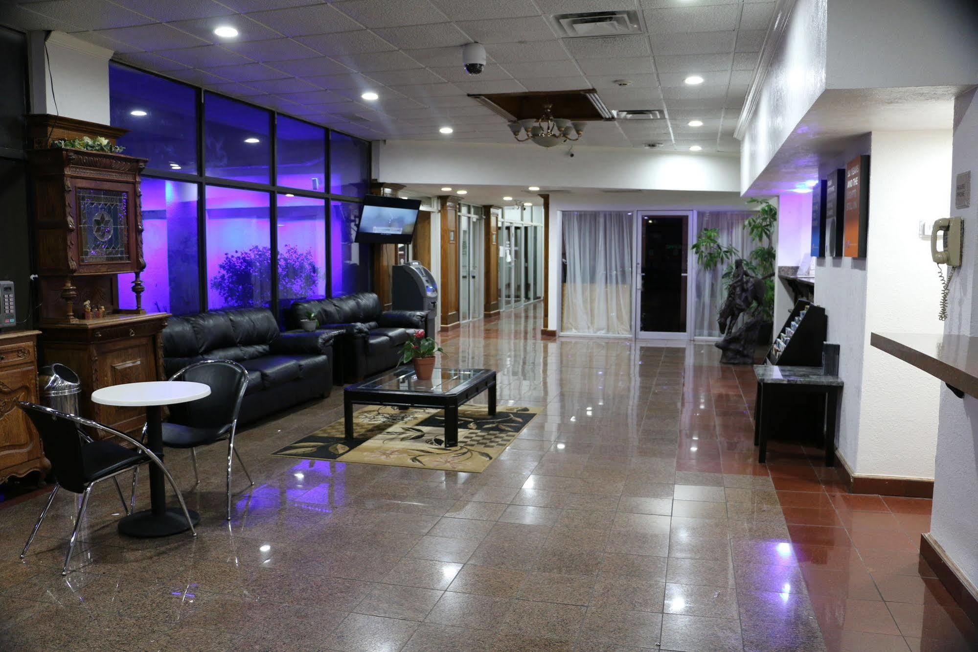 Sky Hotel At Tulsa Airport מראה חיצוני תמונה